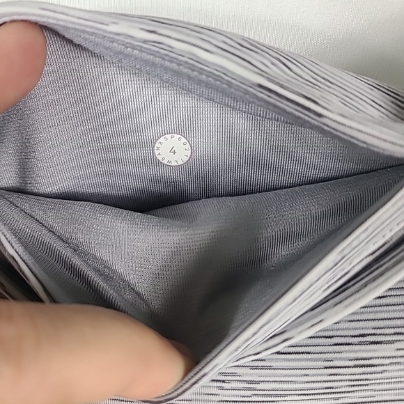 Lululemon Women's Train Times Crop 17" Cropped Leggings  Grey White Stripes Sz 4 - Picture 4 of 7